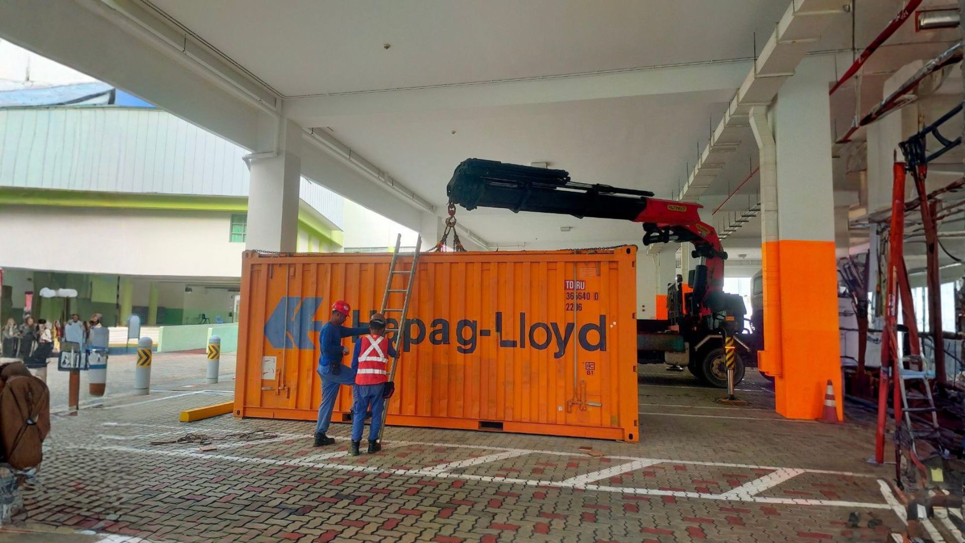20 ft container size