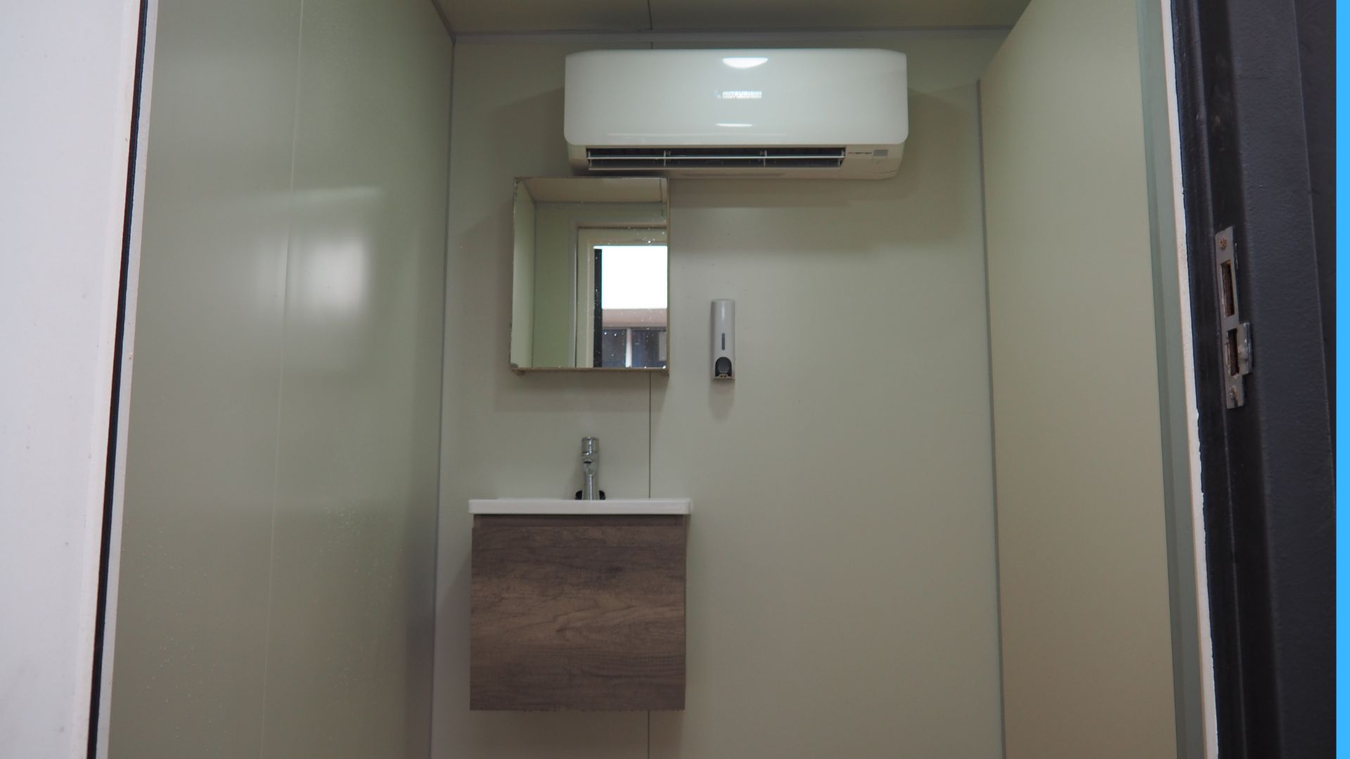 mobile toilet